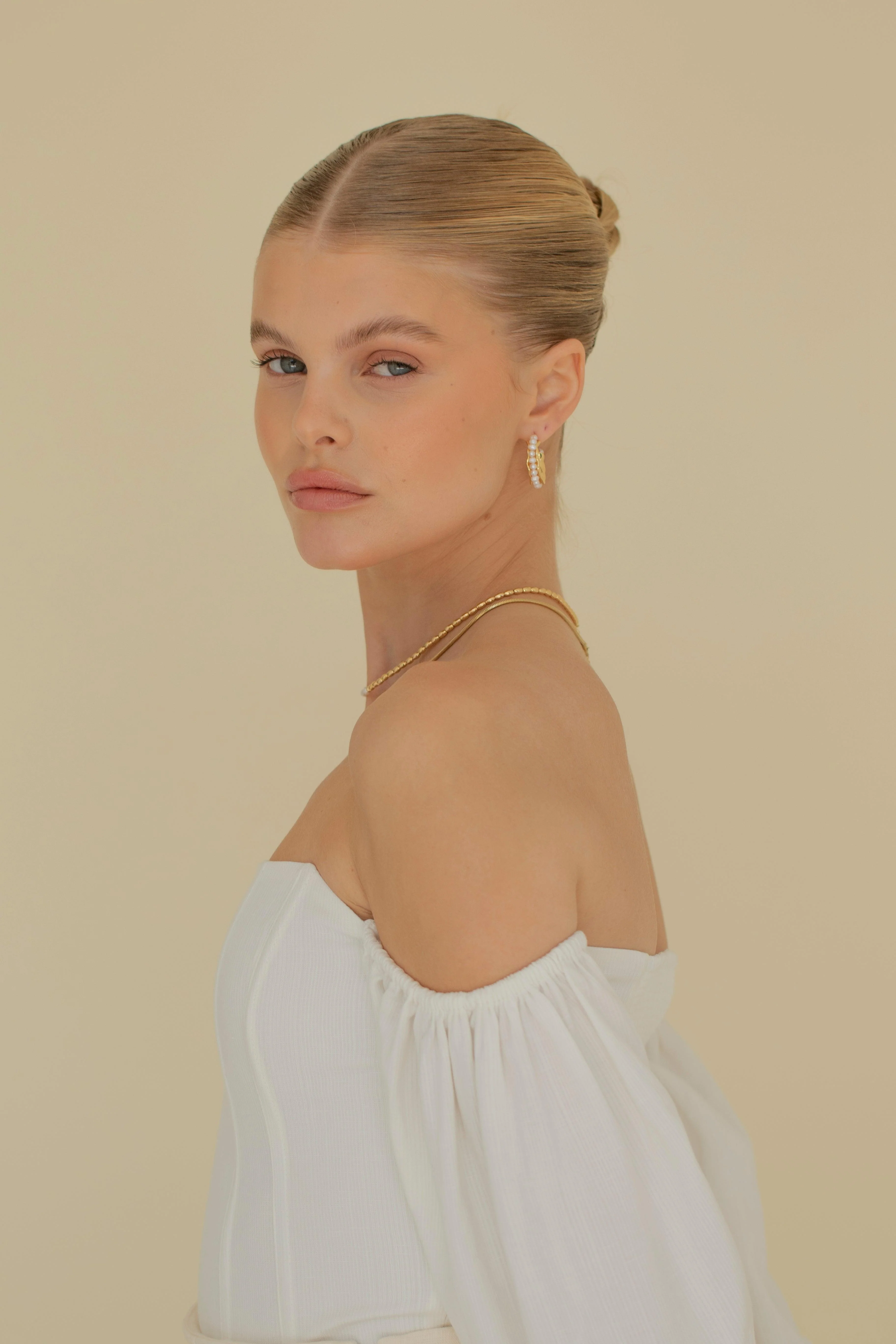 AELIA - Pearl Scalloped Hoop Earrings - Image 10