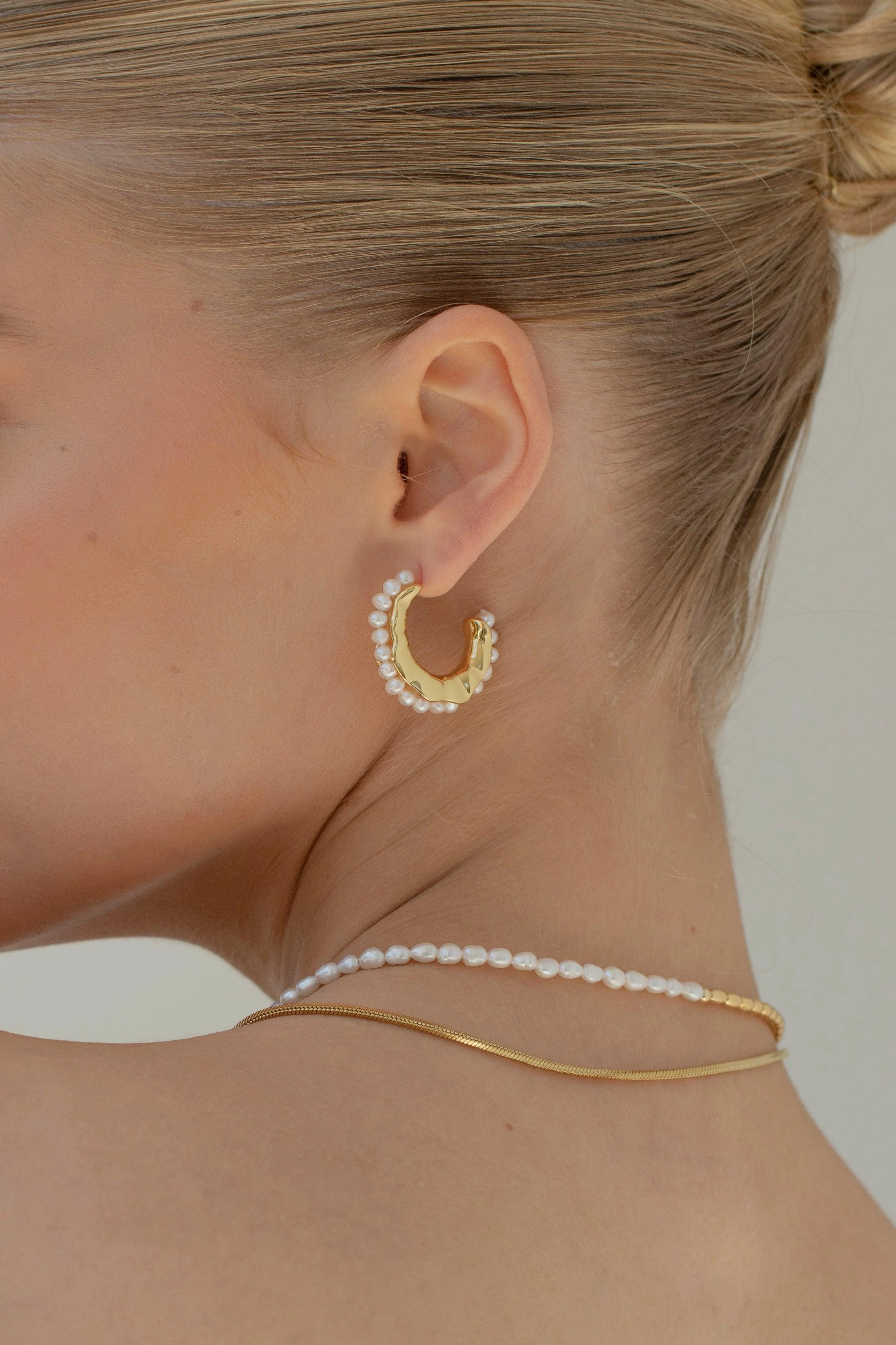 AELIA - Pearl Scalloped Hoop Earrings - Image 9