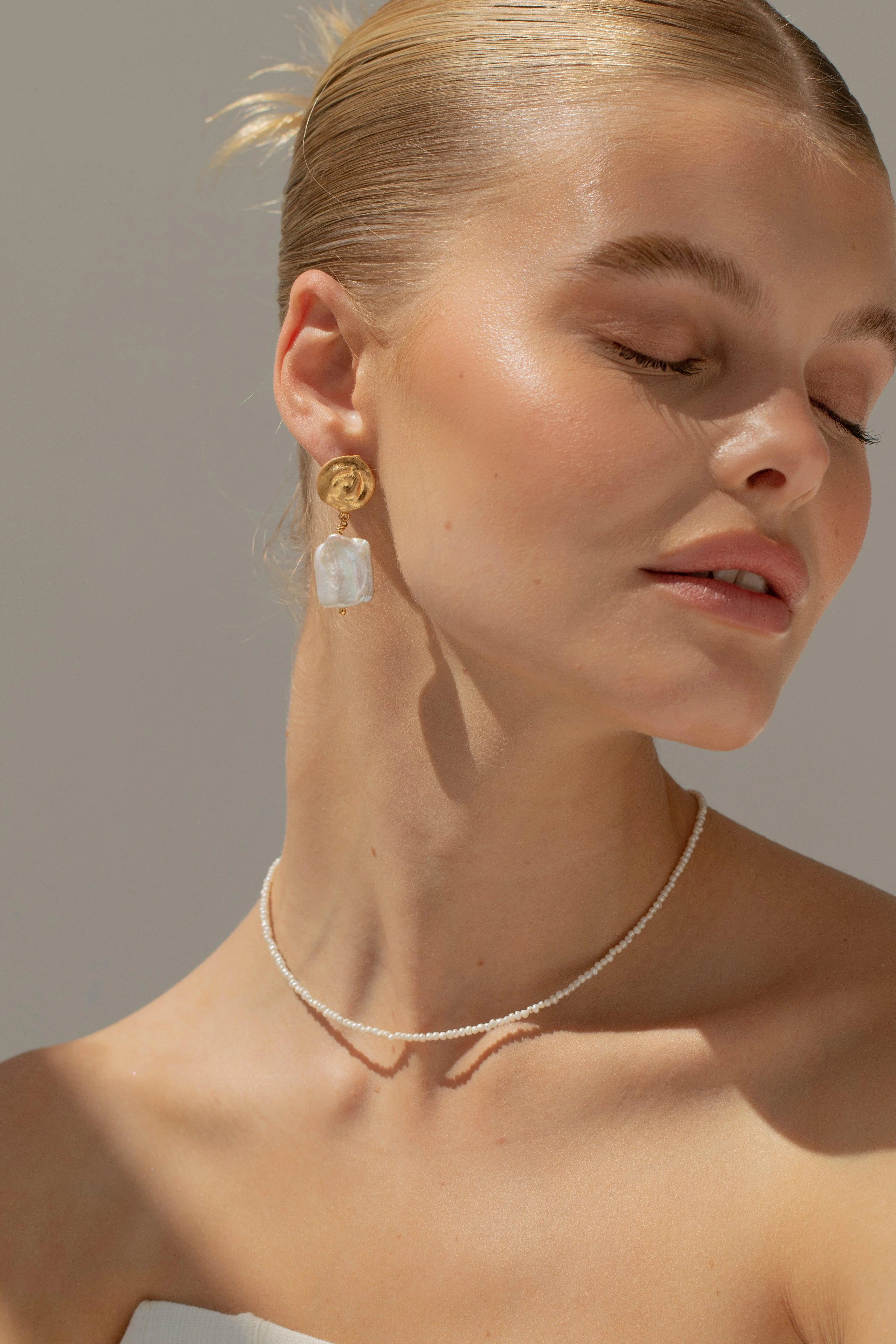 JOSI - Gold Pearl Drop Earrings - Image 2