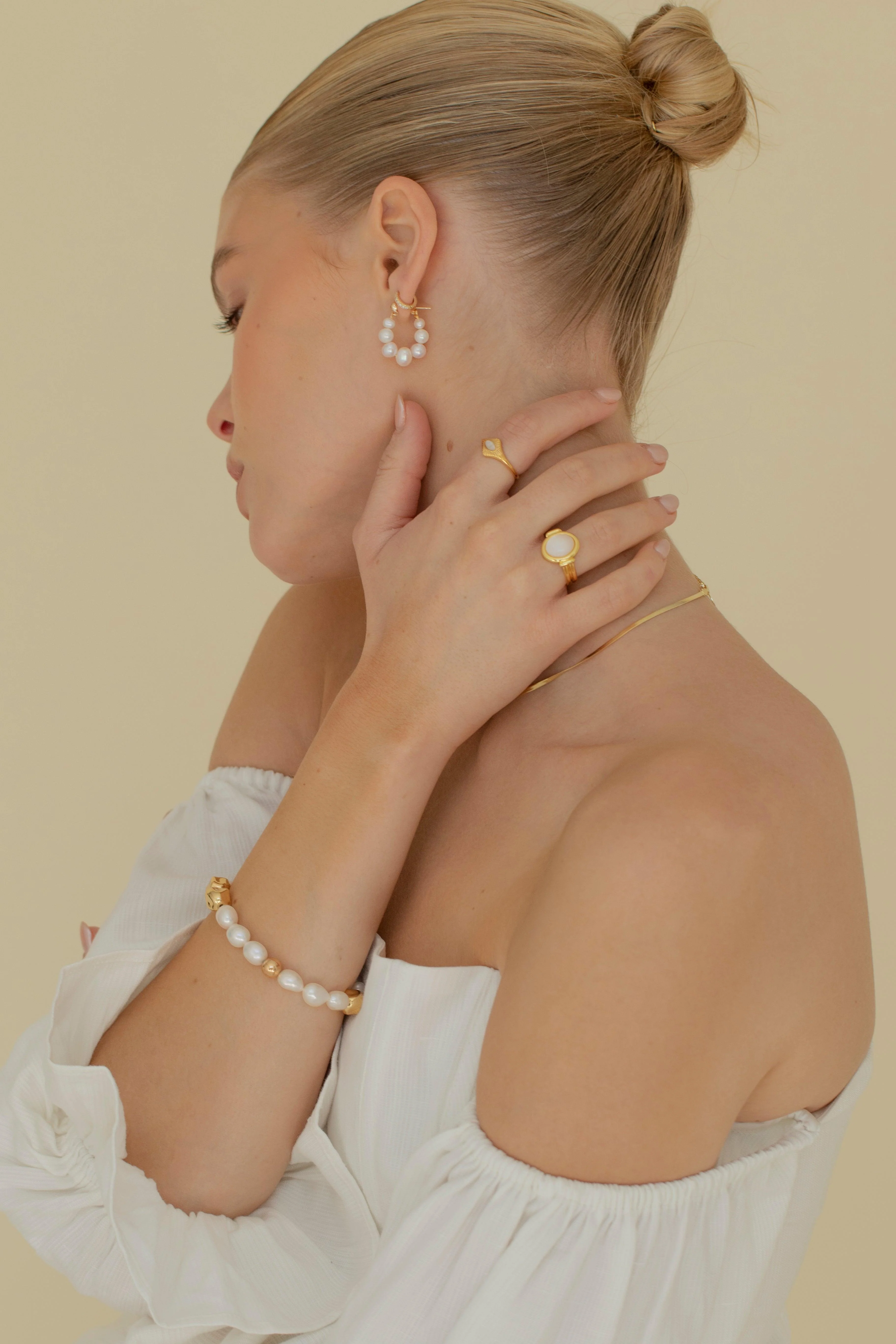 LAGUNA - Pearls Links Hooped Earrings - Image 3