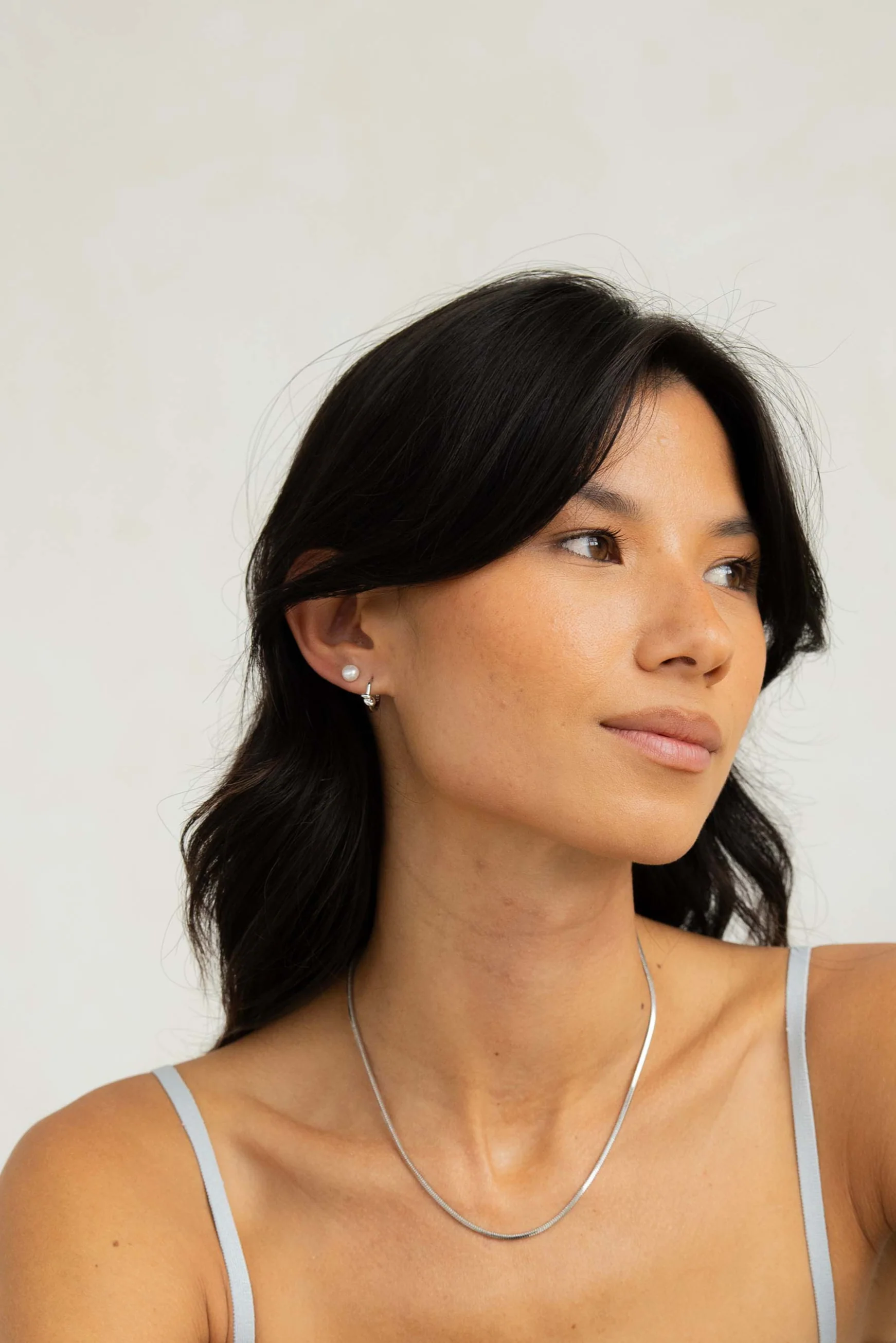LUNA Mini Knotted Hoop Earrings - Image 7