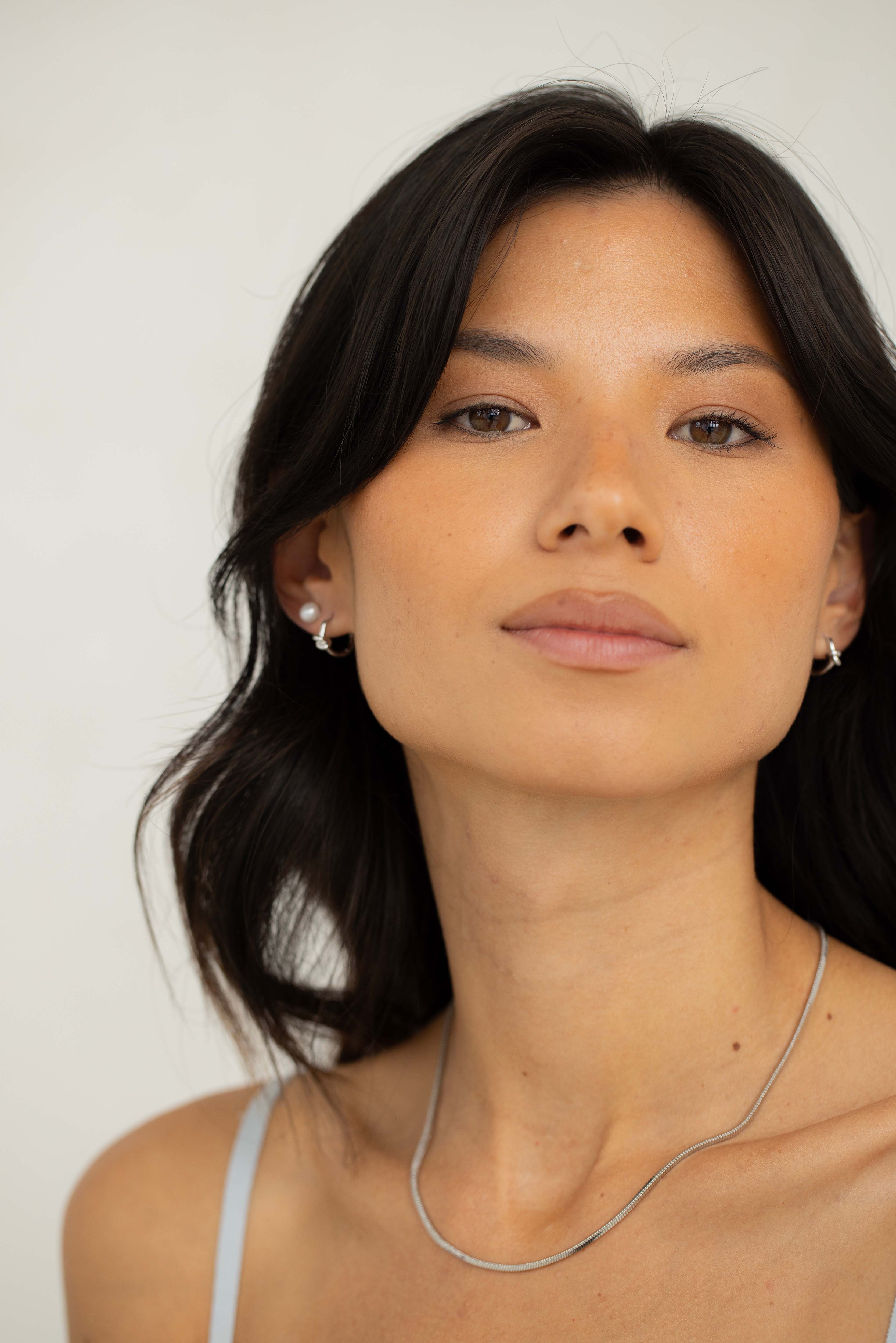 LUNA Mini Knotted Hoop Earrings - Image 8