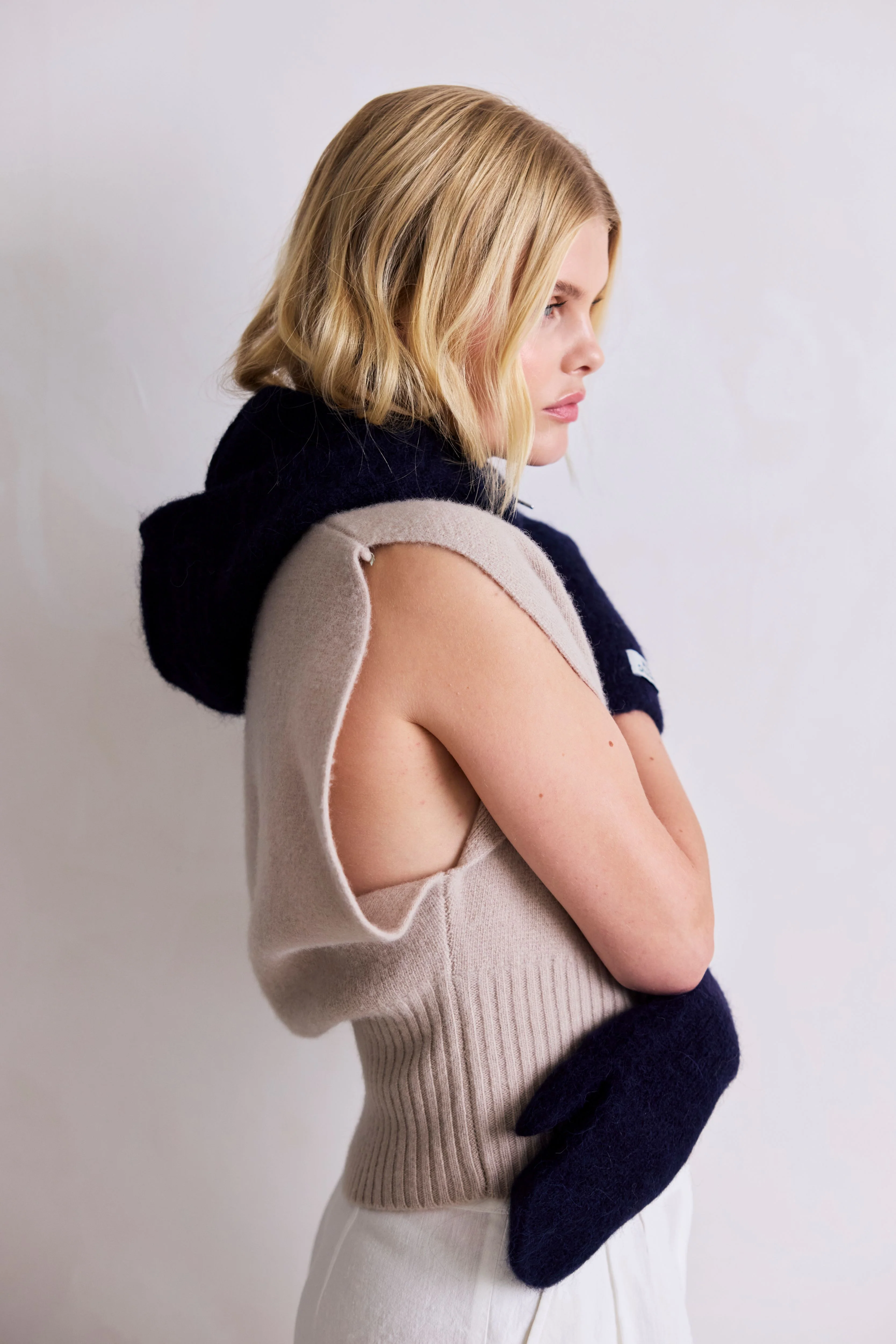 The Alpaca Mittens - Deep Sea Navy - Image 2