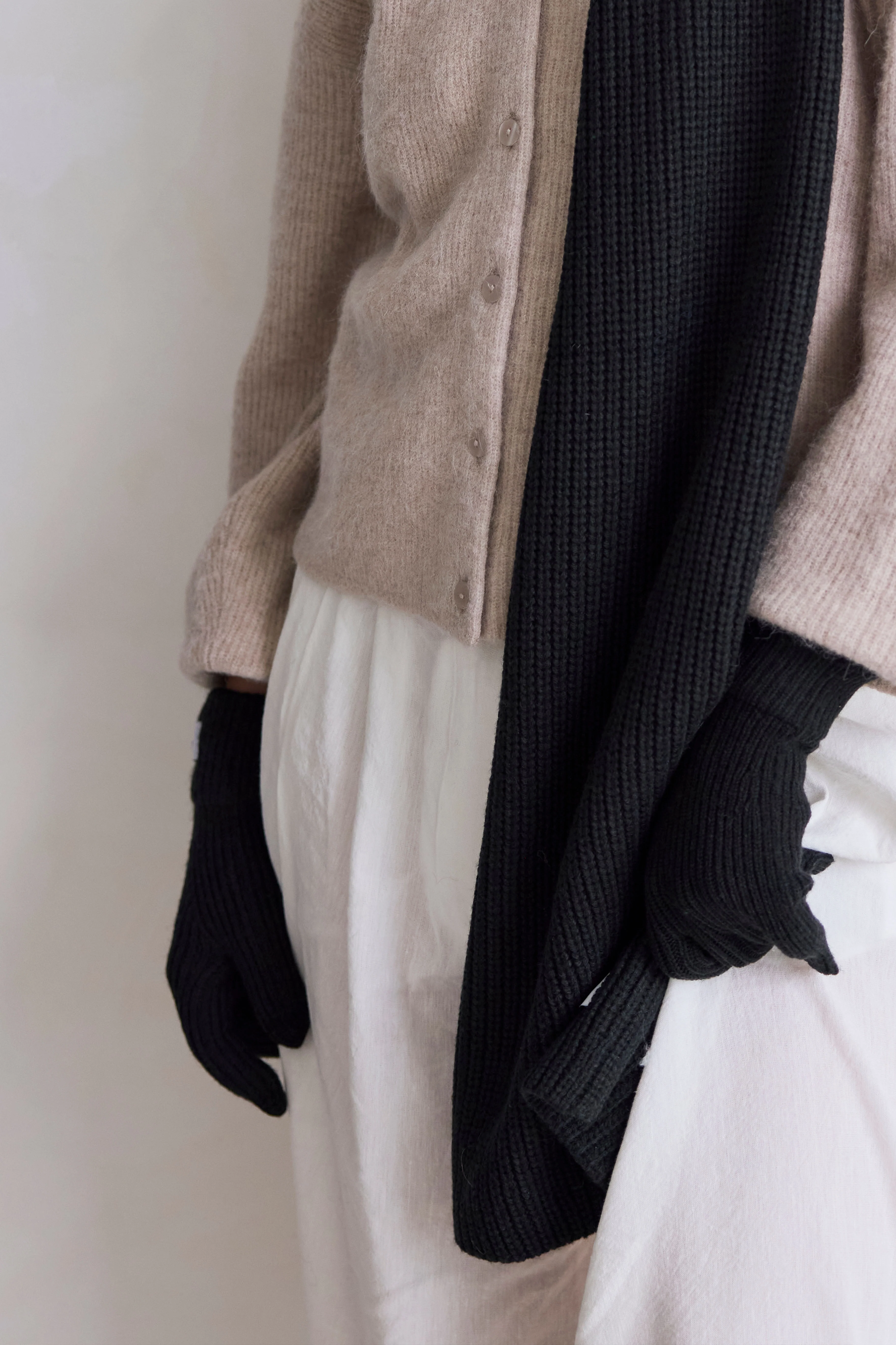 The Recycled Bottle Gloves - Black Onyx - Image 3