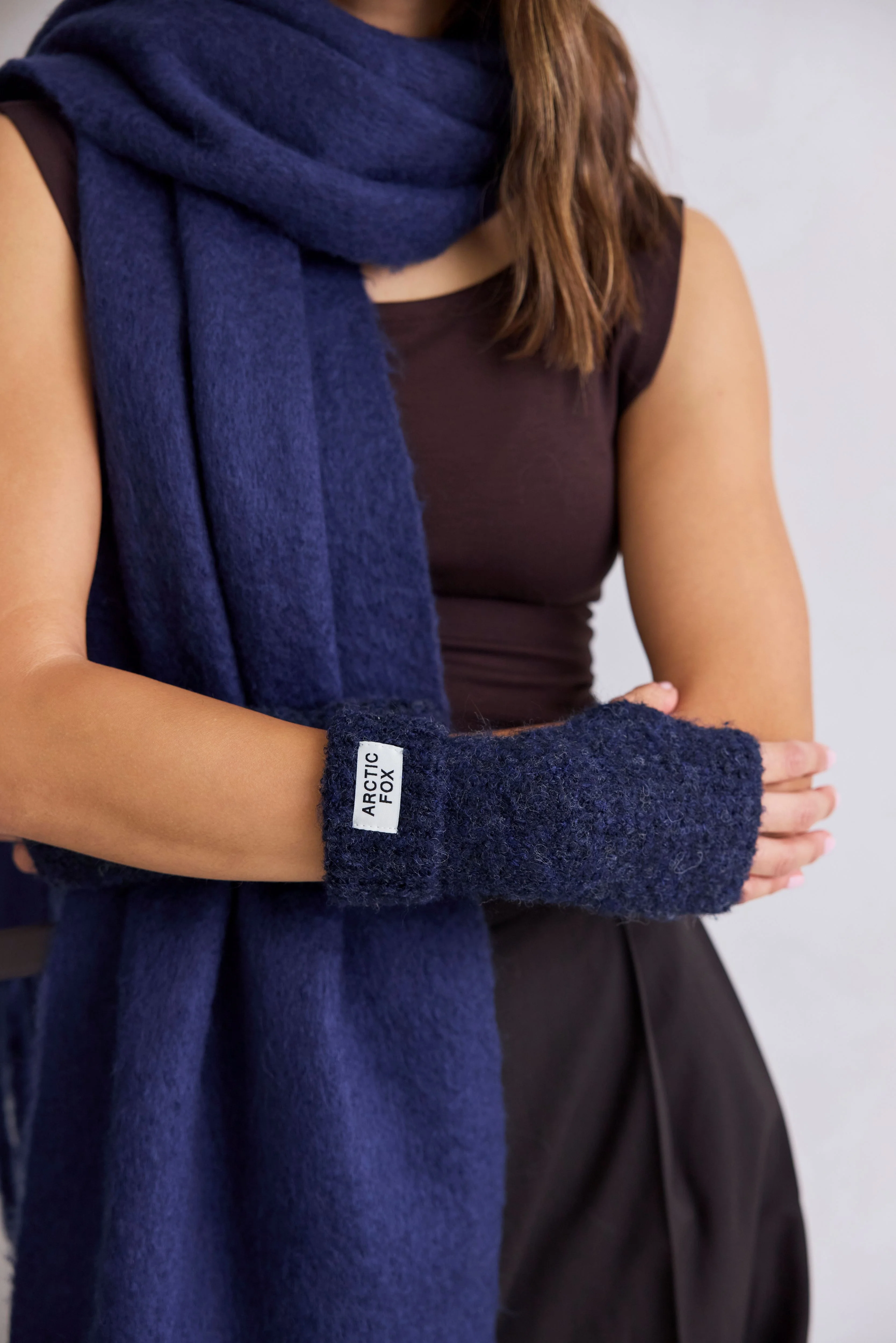 The Reykjavik Wool Blend Handwarmers - Midnight Blue - Image 2