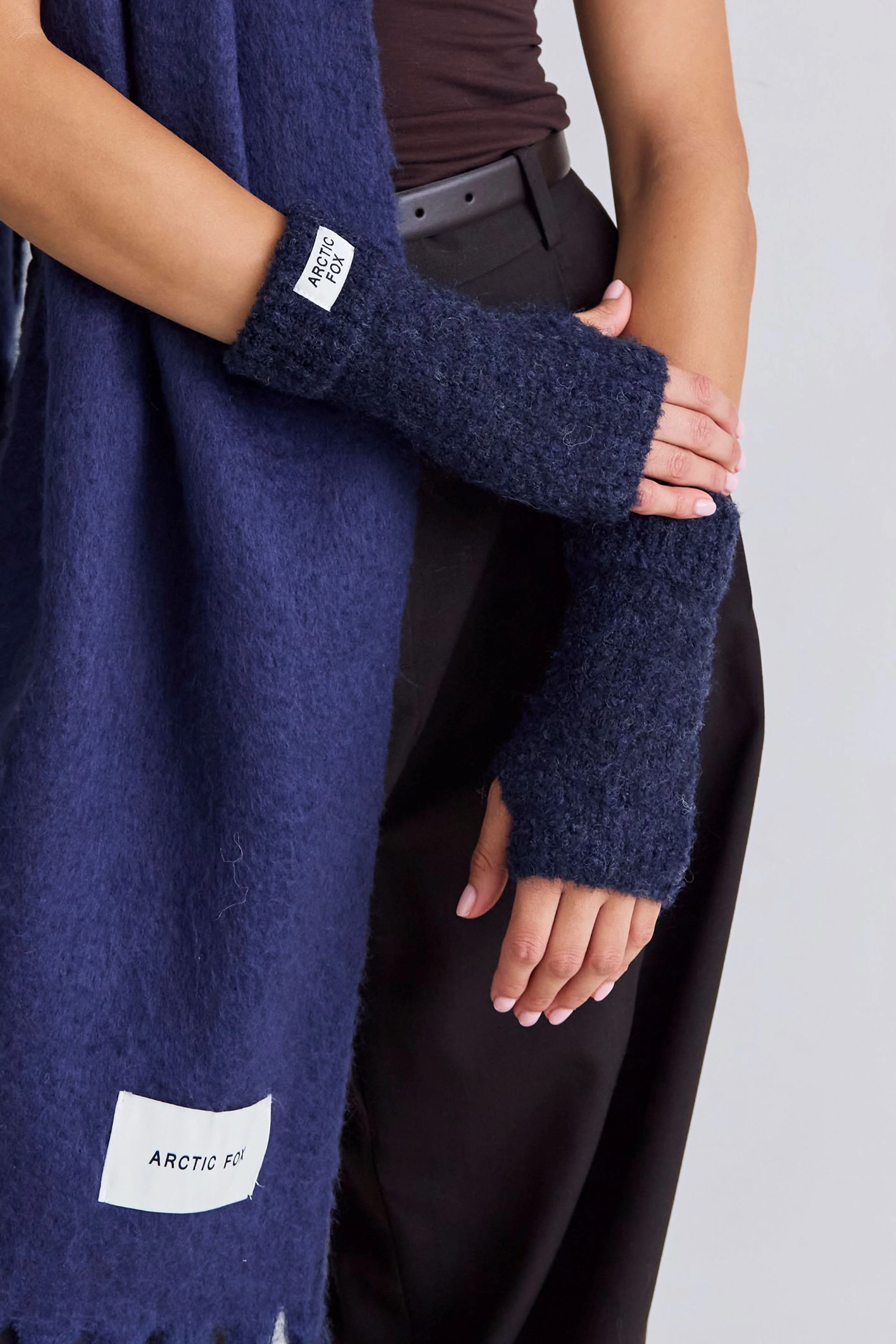 The Reykjavik Wool Blend Handwarmers - Midnight Blue - Image 3