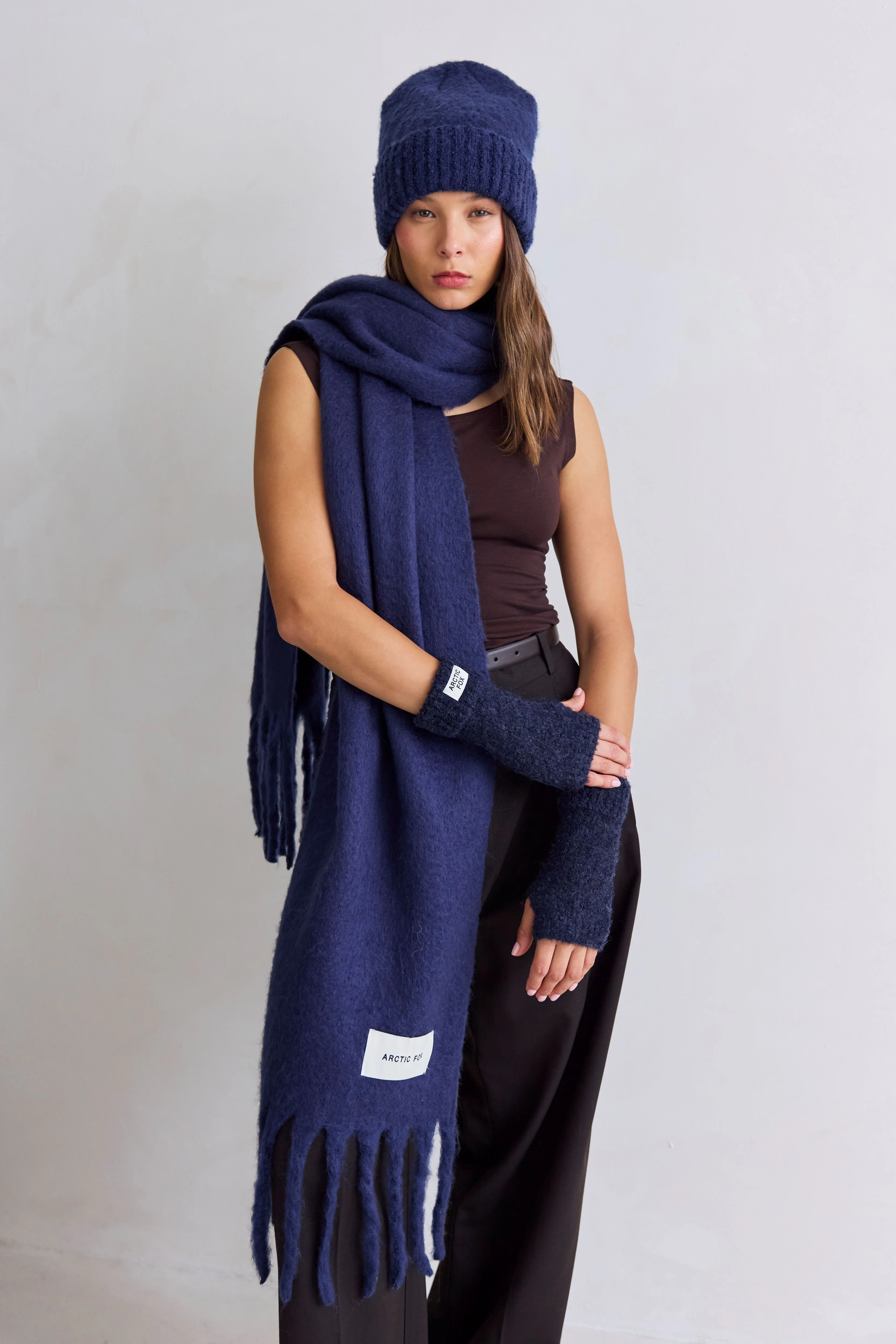 The Reykjavik Wool Blend Handwarmers - Midnight Blue - Image 4