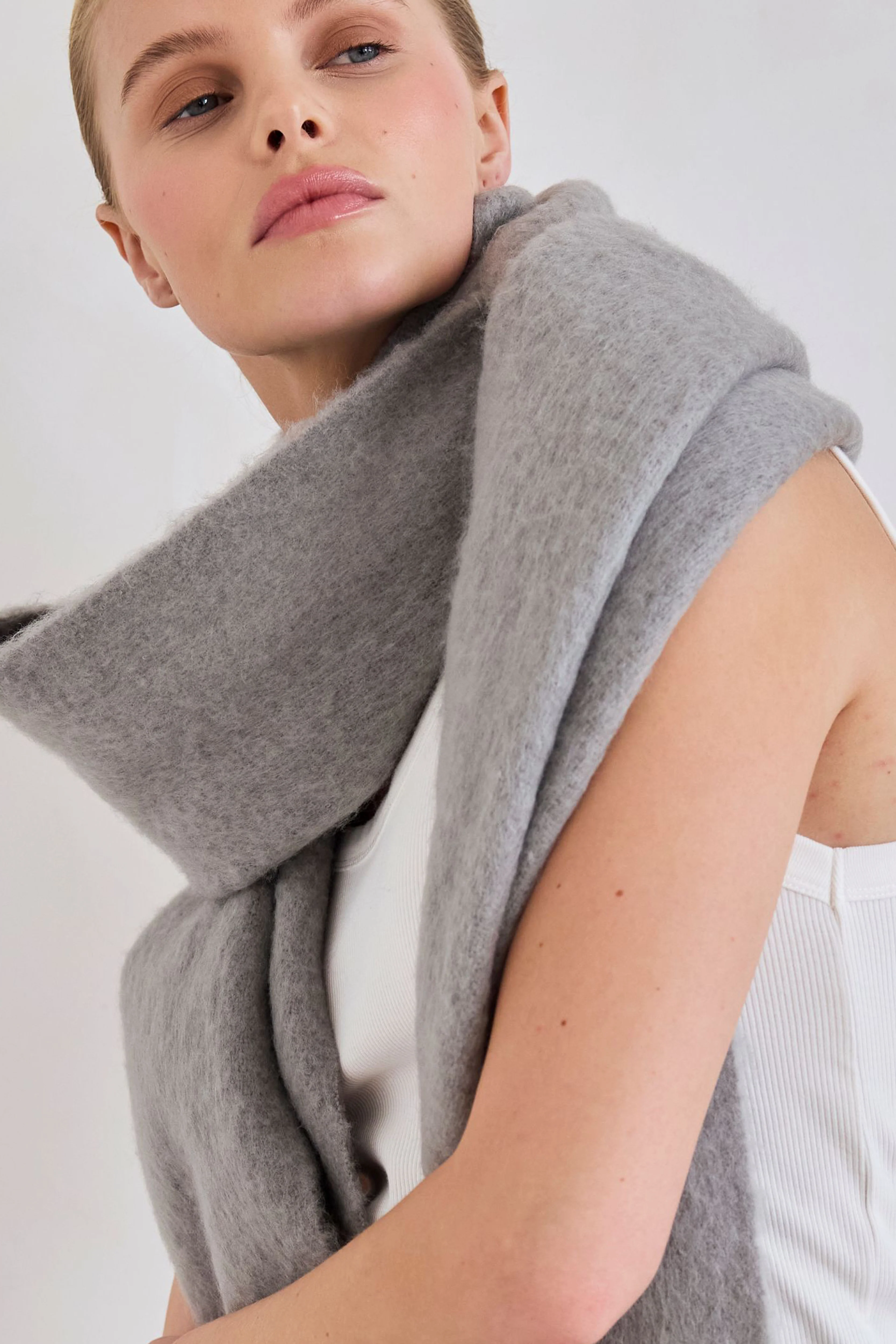 The Reykjavik Scarf - Ultimate Grey - Image 8