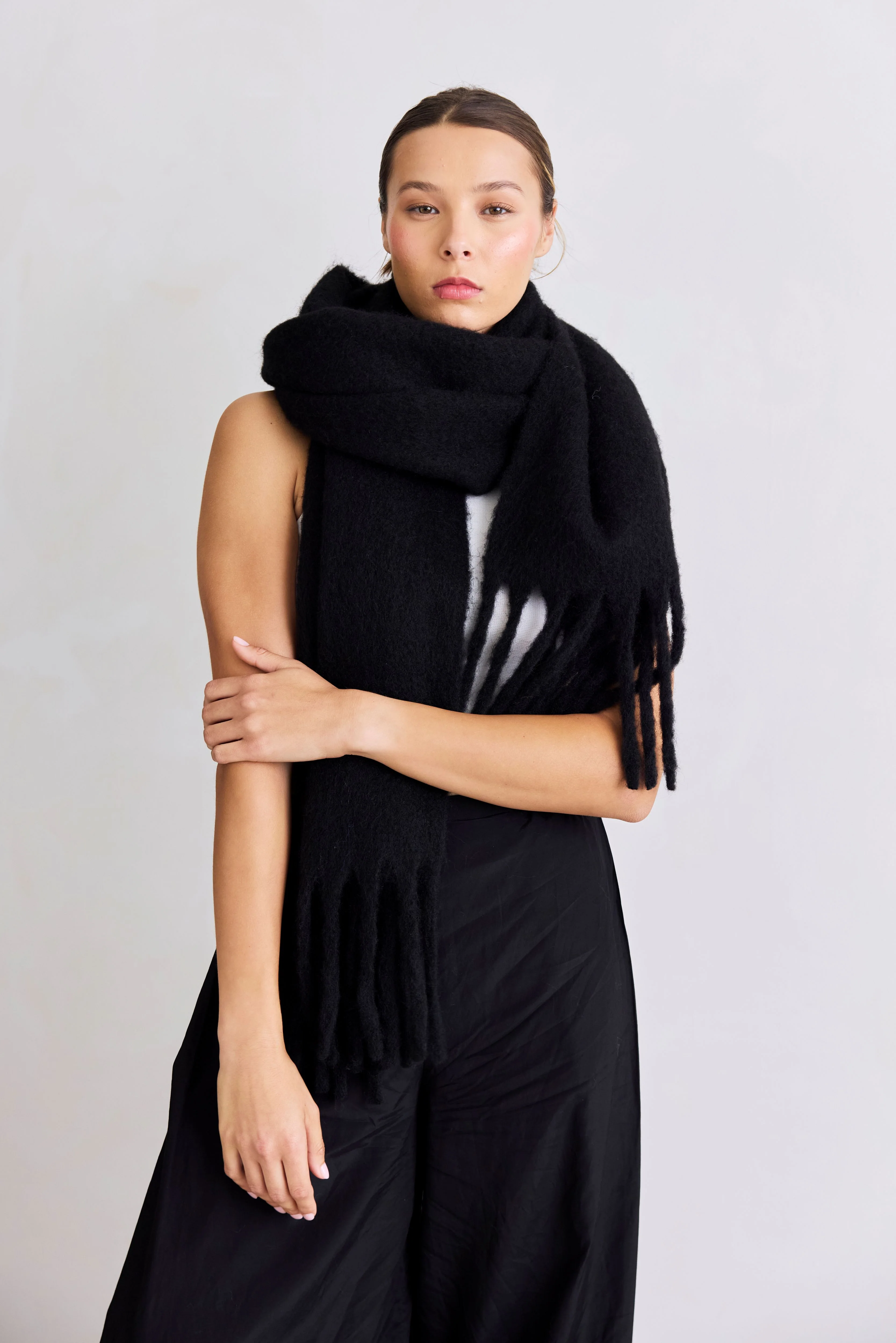The Reykjavik Scarf with Wool - Black - Image 12