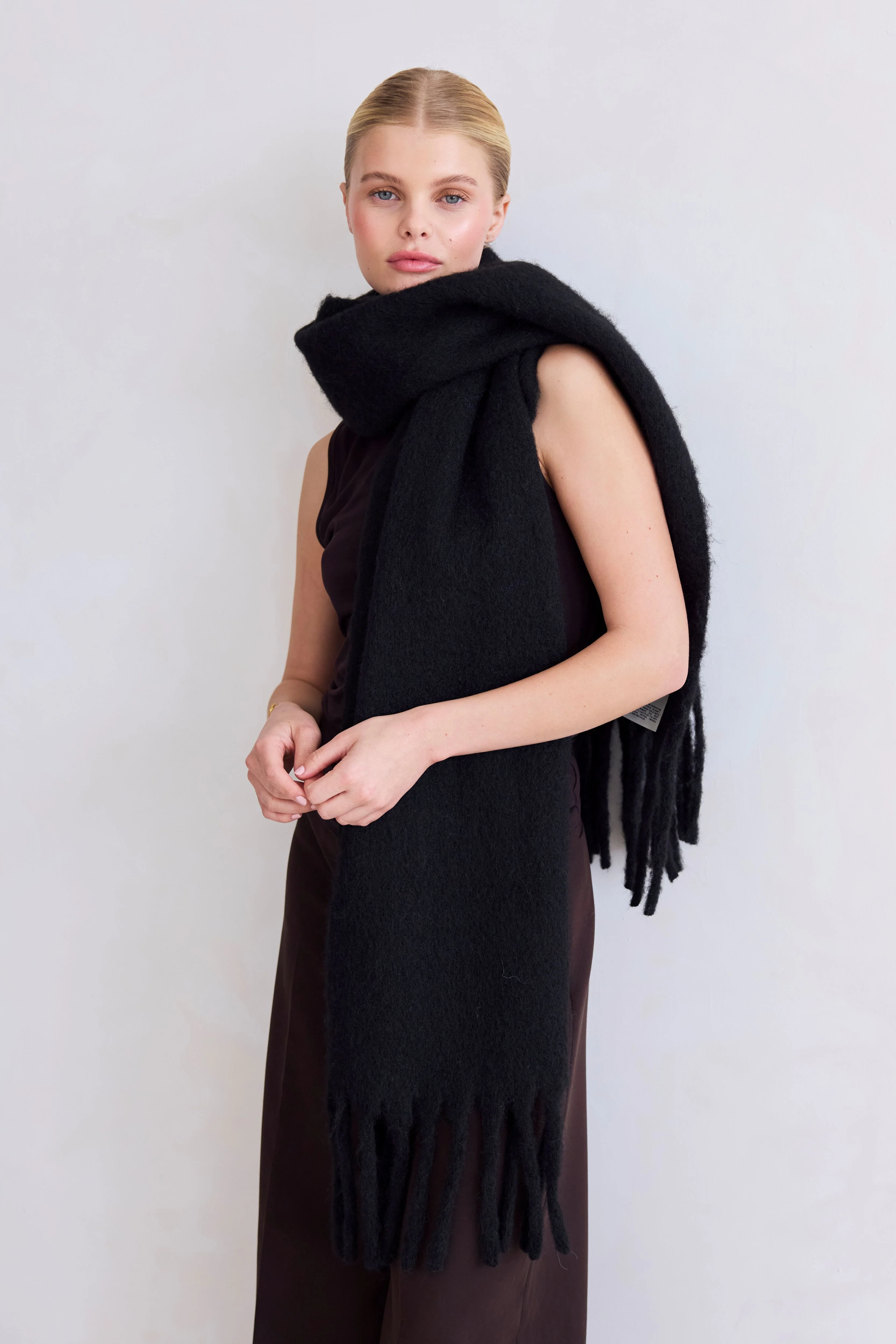 The Reykjavik Scarf with Wool - Black - Image 4