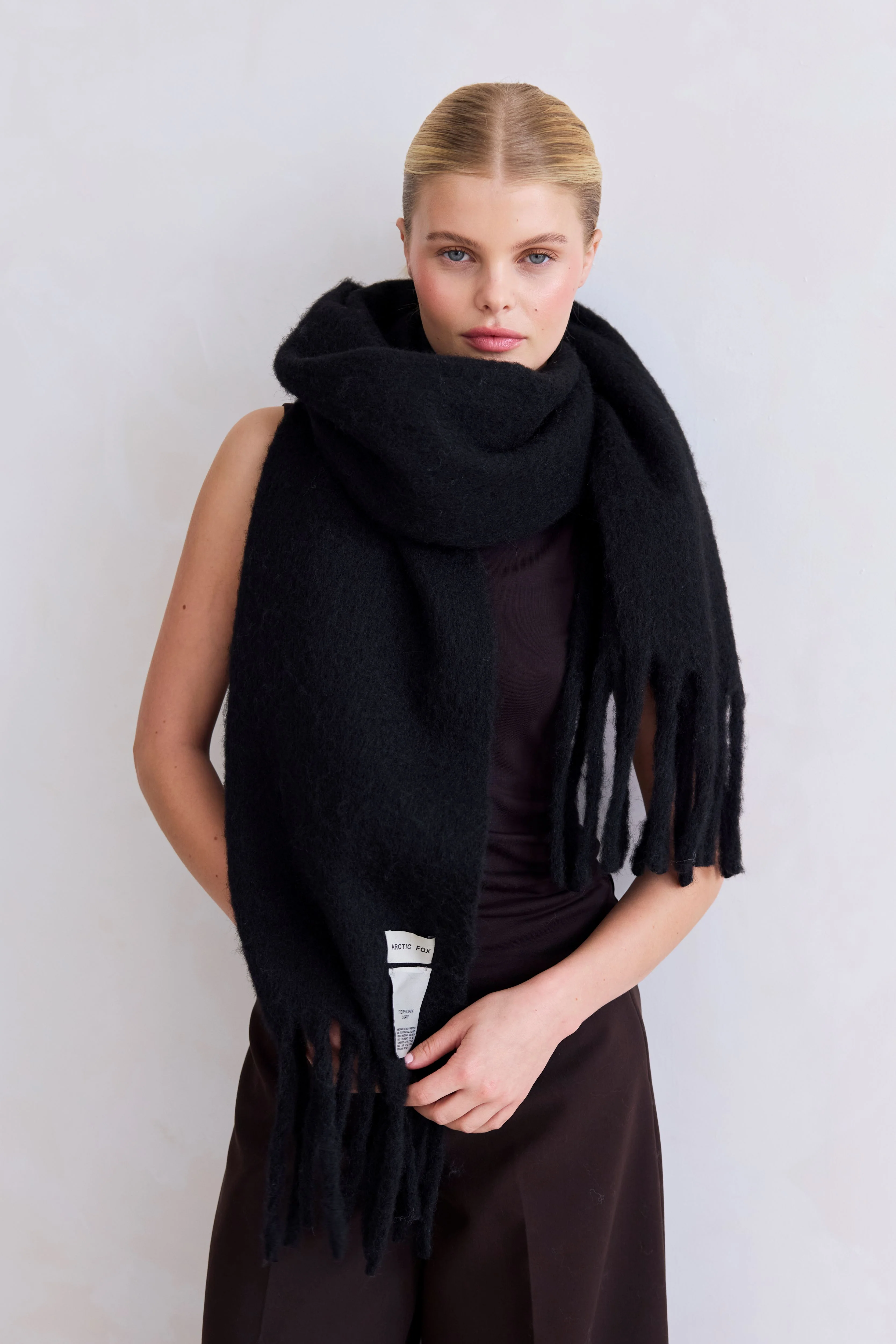 The Reykjavik Scarf with Wool - Black - Image 9